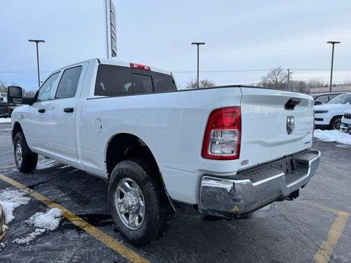 2024 RAM 3500 Tradesman Crew Cab 4x4 6'4' Box