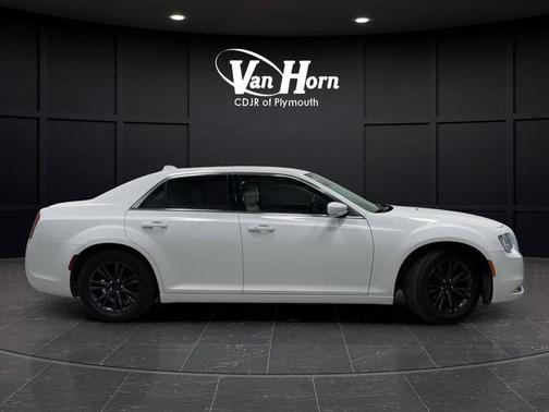 2021 Chrysler 300 Touring