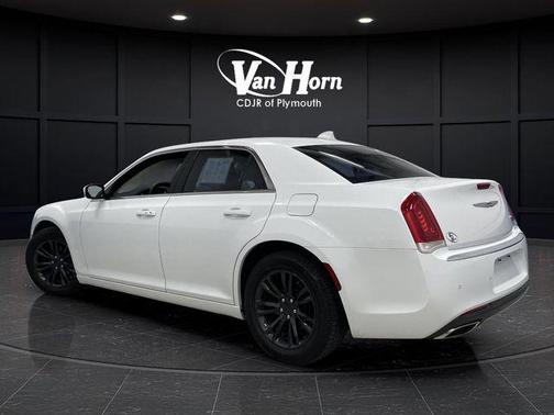 2021 Chrysler 300 Touring