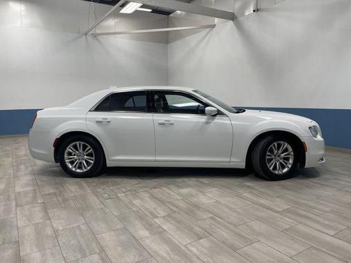 2021 Chrysler 300 Touring