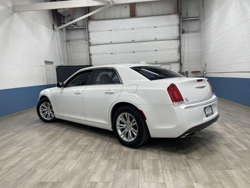 2021 Chrysler 300 Touring