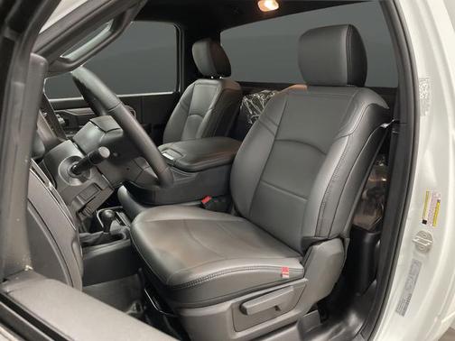 2024 RAM 3500 Tradesman Regular Cab 4x4 8' Box