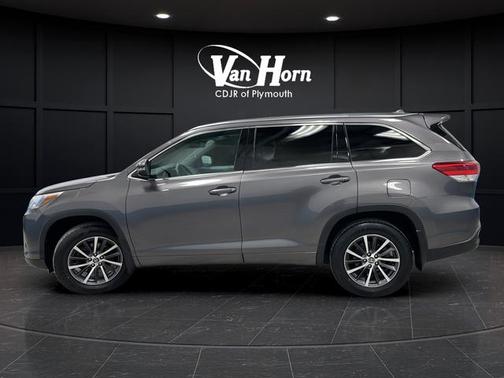 Predawn Gray Mica 2017 Toyota Highlander XLE