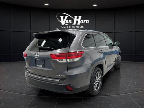 Predawn Gray Mica 2017 Toyota Highlander XLE