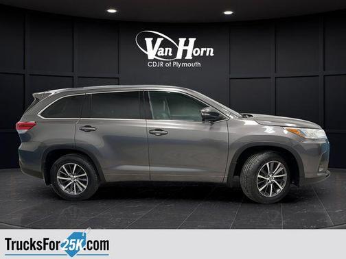 Predawn Gray Mica 2017 Toyota Highlander XLE