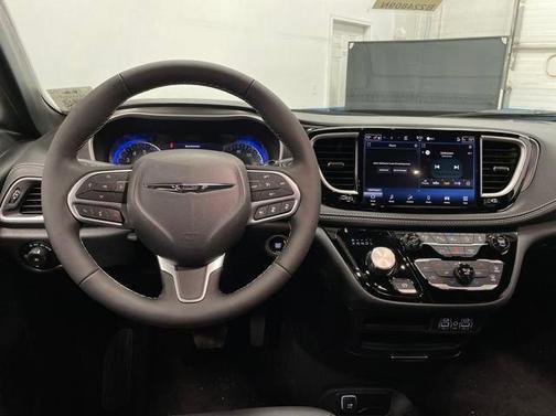 2025 Chrysler Pacifica L