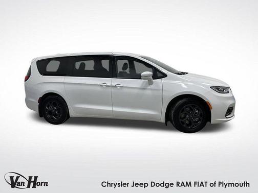2022 Chrysler Pacifica Hybrid Touring L