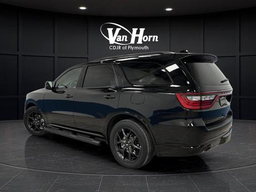 DB Black Crystal Clearcoat 2026 Dodge Durango GT AWD HEMI V8