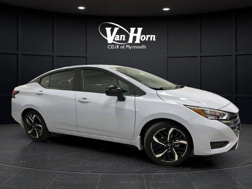 Gray Sky Pearl 2024 Nissan Versa 1.6 S