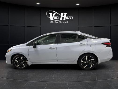Gray Sky Pearl 2024 Nissan Versa 1.6 S