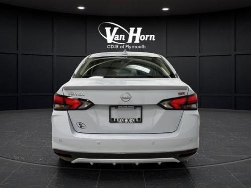 Gray Sky Pearl 2024 Nissan Versa 1.6 S