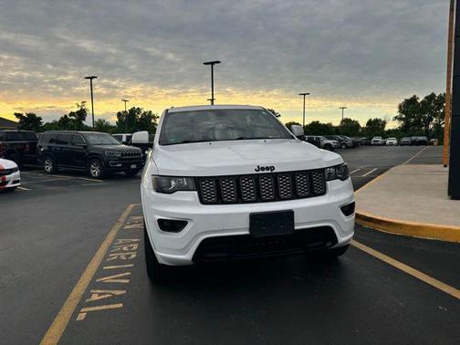 2021 Jeep Grand Cherokee Laredo