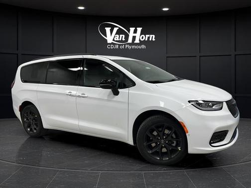 Bright White Clearcoat 2026 Chrysler Pacifica L