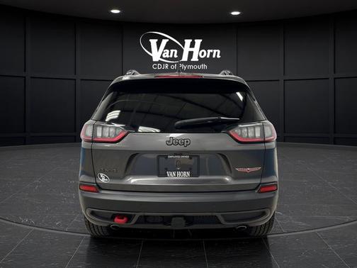 Granite Crystal Metallic Clearcoat 2022 Jeep Cherokee Trailhawk