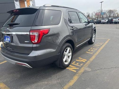 Magnetic 2016 Ford Explorer XLT
