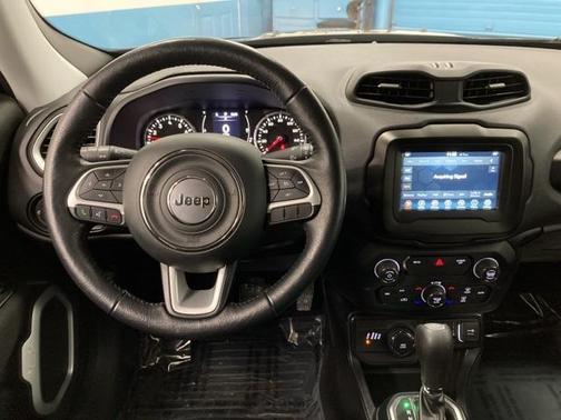 Photo 4 of 32 of 2020 Jeep Renegade Latitude