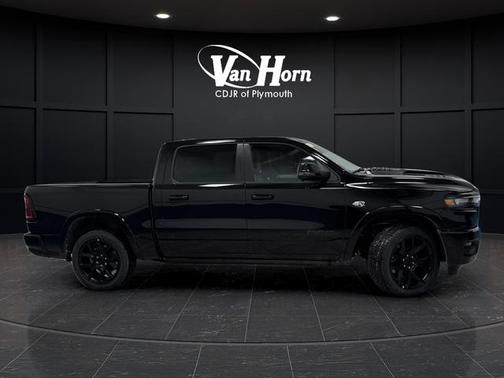 Diamond Black Crystal Pearlcoat 2026 RAM 1500 Laramie