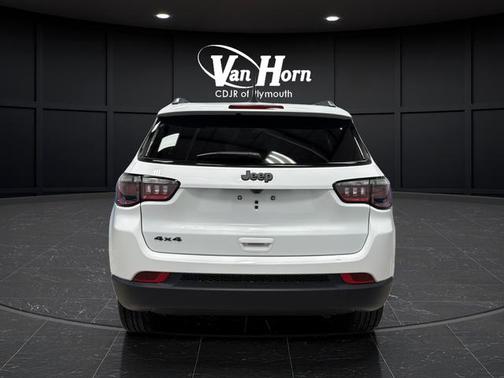 Bright White Clearcoat 2026 Jeep Compass Latitude