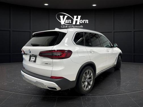 Mineral White Metallic 2022 BMW X5 xDrive40i
