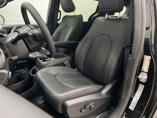 2025 Chrysler Pacifica L