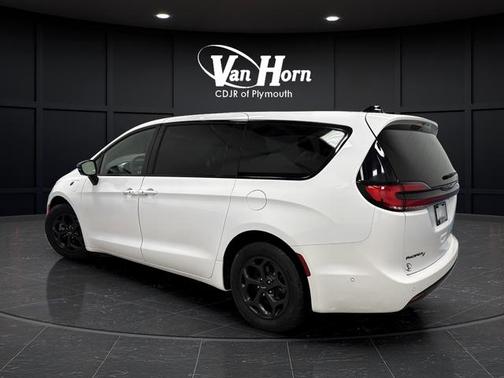 2024 Chrysler Pacifica Hybrid S Appearance Pkg