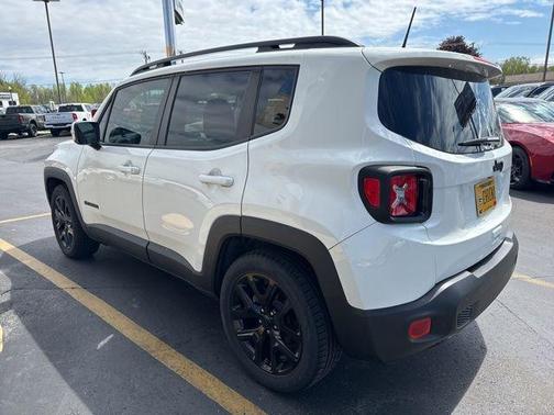 Alpine White 2018 Jeep Renegade Altitude