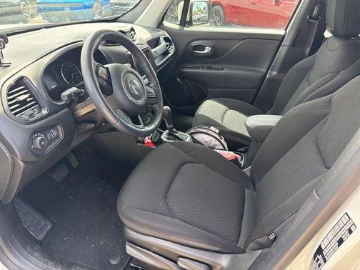 Alpine White 2018 Jeep Renegade Altitude