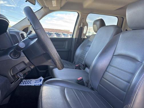 2017 RAM 2500 Tradesman Crew Cab 4x4 6'4' Box