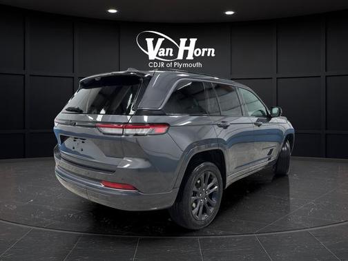 Gray Metallic 2026 Jeep Grand Cherokee Limited