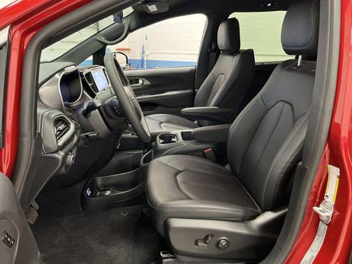 2025 Chrysler Pacifica L