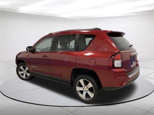 Photo 3 of 35 of 2017 Jeep Compass Latitude