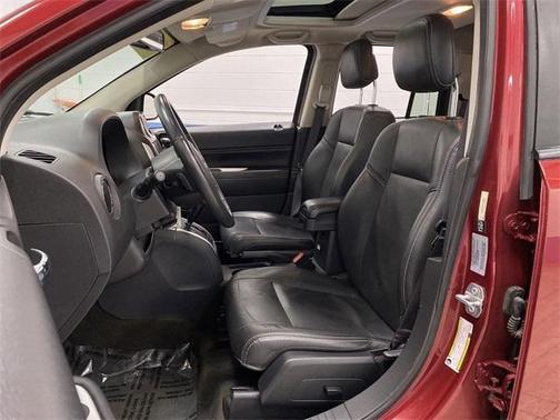 Photo 4 of 35 of 2017 Jeep Compass Latitude