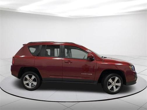 Photo 2 of 35 of 2017 Jeep Compass Latitude