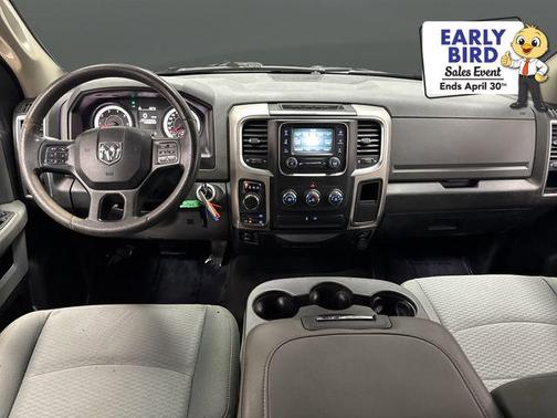 Brilliant Black Crystal Pearlcoat 2017 RAM 1500 SLT