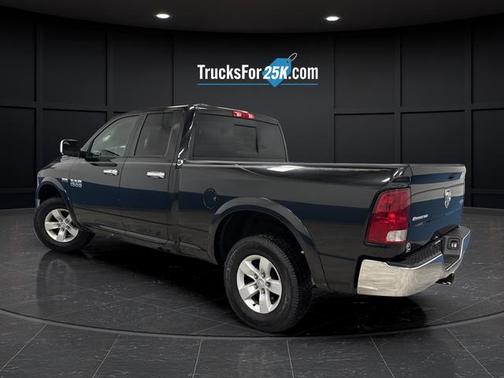Brilliant Black Crystal Pearlcoat 2017 RAM 1500 SLT
