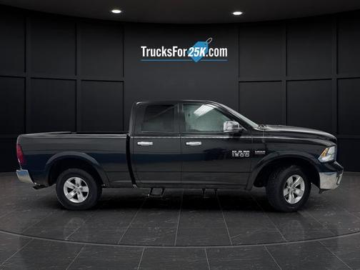 Brilliant Black Crystal Pearlcoat 2017 RAM 1500 SLT