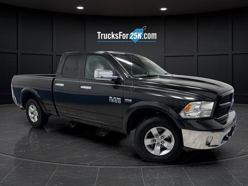 Brilliant Black Crystal Pearlcoat 2017 RAM 1500 SLT