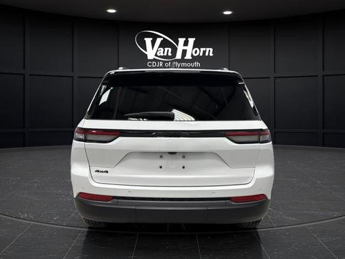 Bright White Clearcoat 2026 Jeep Grand Cherokee Altitude