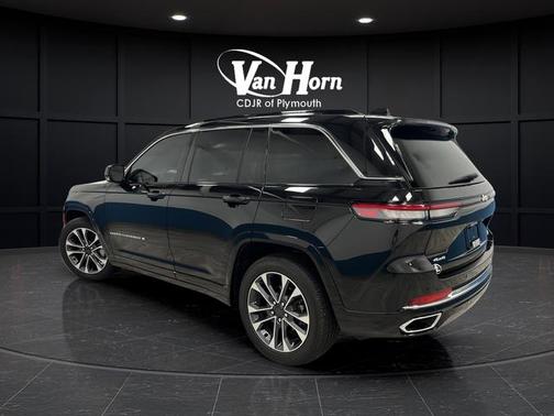Diamond Black Crystal Pearlcoat 2025 Jeep Grand Cherokee Overland