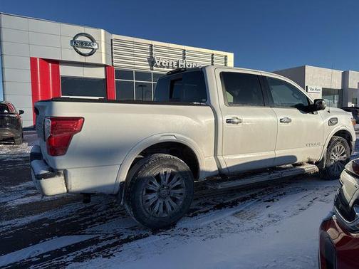 2017 Nissan Titan Platinum Reserve