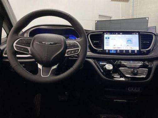 2025 Chrysler Pacifica L
