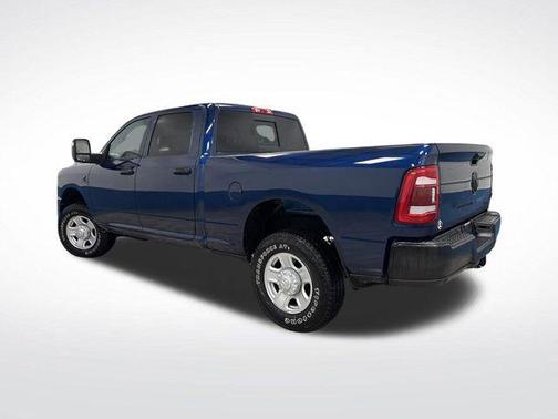 2024 RAM 3500 Tradesman Crew Cab 4x4 6'4' Box