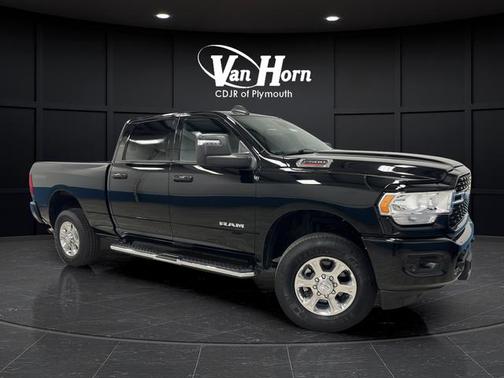 Diamond Black Crystal Pearlcoat 2024 RAM 2500 Big Horn Crew Cab 4x4 6'4' Box