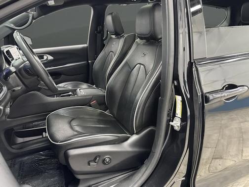 2023 Chrysler Pacifica Hybrid Limited