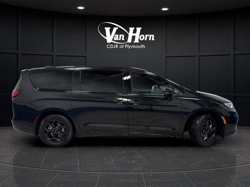 2023 Chrysler Pacifica Hybrid Limited