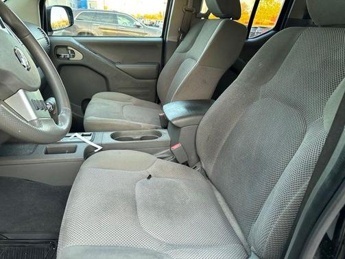 Magnetic Black Pearl 2019 Nissan Frontier SV