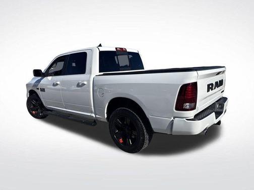2017 RAM 1500 Night Crew Cab 4x4 5'7' Box