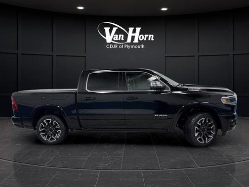 Diamond Black Crystal Pearlcoat 2026 RAM 1500 Longhorn