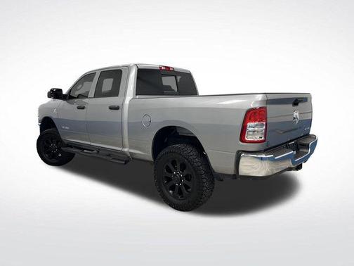 2022 RAM 2500 Tradesman Crew Cab 4x4 6'4' Box