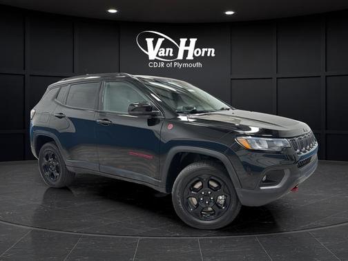 Diamond Black Crystal Pearlcoat 2023 Jeep Compass Trailhawk